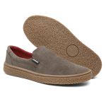 Sapato Slip-On couro rato, solado borracha ambar e palmilha anatômica.