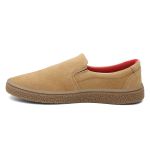 Sapato Slip-On couro bege, solado borracha ambar e palmilha anatômica.