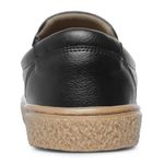 Sapato Slip-On preto, solado borracha ambar e palmilha anatômica.