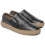 Sapato Slip-On preto, solado borracha ambar e palmilha anatômica.