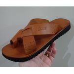 Chinelo Masculino de Couro Cruzado Estiloso e Confortável Caramelo