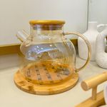 Chaleira de Vidro Ambar com Tampa de Bambu e Infusor – 1L