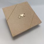 Caixa personalizada com toalhas bordadas