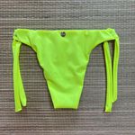 Tanga de Amarrar Larga Lima Neon