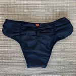 Hot Pants Drapeada Preto Texturizado