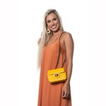 Bolsa Feminina Dhaffy Matelassê Fecho e Alça de Corrente Amarelo