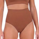 CALCINHA HOT PANT FIO DENTAL MARROM OCRE
