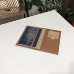 PORTA PASSAPORTE CARAMELO