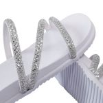 Sandália Rasteira Feminina com Pedrarias e Brilho Branca