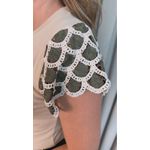 T-shirt Feminina Manga Crochê Delicada - Nude/ Verde - Cod 526