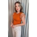 T-shirt Feminina Manga Crochê Delicada - Terracota/ Branca - Cod 526
