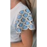 T-shirt Feminina Manga Crochê Delicada - Branca/ Azul - Cod 526