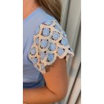 T-shirt Feminina Manga Crochê Delicada - Azul/ Branca - Cod 526