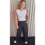 T-shirt Feminina Manga Crochê Delicada - Branca/ Terracota - Cod 526