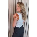 T-shirt Feminina Manga Crochê Delicada - Branca/ Terracota - Cod 526