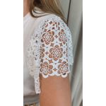 T-shirt Feminina Com Detalhe Na Manga Guipir - Branca - Cod 525