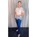 Blusa Feminina Em Guipir Bordada Delicada - Off White Cod 500