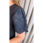 T-shirt Feminina Com Detalhe Na Manga - Preto - Cod 320