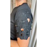 T-Shirt Feminina Manga Bordada Flores - Preto- Cod 272