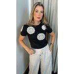 T-shirt Feminina Com Aplicação Em Crochê - Preto - Cod 260