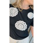 T-shirt Feminina Com Aplicação Em Crochê - Preto - Cod 260