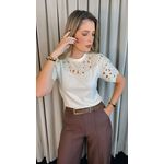 T-Shirt Feminina Bordada Flores Elegância e Delicadeza - Off White - Cod 237