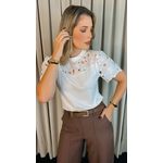 T-Shirt Feminina Bordada Flores Elegância e Delicadeza - Branca- Cod 237