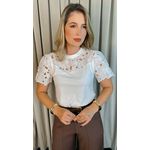 T-Shirt Feminina Bordada Flores Elegância e Delicadeza - Branca- Cod 237