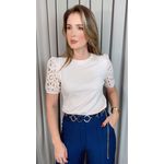 T-shirt Feminina Com Detalhe Na Manga Bordada - Off Whitel - Cod 542