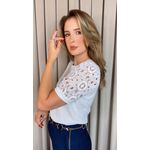T-shirt Feminina Com Detalhe Na Manga Bordada - Branca - Cod 542