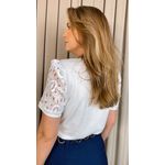 T-shirt Feminina Com Detalhe Na Manga Bordada - Branca - Cod 542