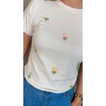 T-shirt Feminina Com Detalhe Florzinha - Branco - Cod 537