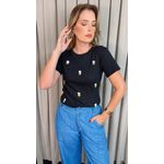 T-shirt Feminina Com Detalhe Florzinha - Preto - Cod 537