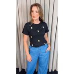 T-shirt Feminina Com Detalhe Florzinha - Preto - Cod 537