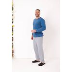 Pijama em Moletinho com Blusa Lisa e Calça Estampada