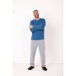 Pijama em Moletinho com Blusa Lisa e Calça Estampada