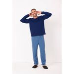 Pijama em Moletinho com Blusa Lisa e Calça Estampada