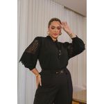 Blusa de Crepe com Mangas em Guipir