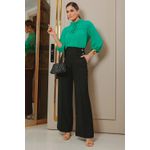 Blusa de Crepe Verde com Gola Alta e Botões Cobertos