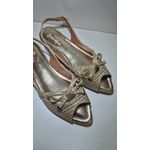 sapatilha dourada aberta de laço