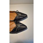 Sapatilha Preta trançada de laço e medalha