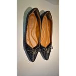 Sapatilha Preta trançada de laço e medalha