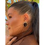 BRINCO BOHO CHAPA OVAL ORGANIC MARROM BANHADO A OURO