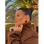 BRINCO BOHO CHAPA OVAL ORGANIC MARROM BANHADO A OURO