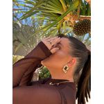 BRINCO CHAPA BOHO MARROM E MEDALHAS BANHADO A OURO