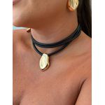 CORDÃO COURINHO PRETO E PINGENTE ORGÂNICO BANHADO A OURO