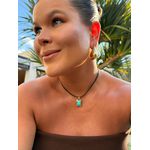 COLAR COURO BOHO CAFÉ E PINGENTE TURQUESA BANHADO A OURO