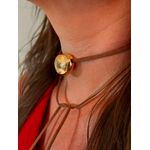 CORDÃO COURO BOHO CAFÉ E PINGENTE ORGÂNICO BANHADO A OURO