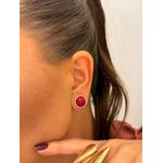 BRINCO BOTÃO REDONDO RESINADO RED CHERRY BANHADO A OURO
