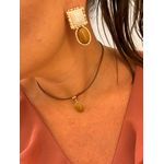 COLAR COURO BOHO E PINGENTE RESINADO MARROM BANHADO A OURO 